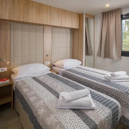 Semesterpark Premium Homes Santa Marina, Lanterna