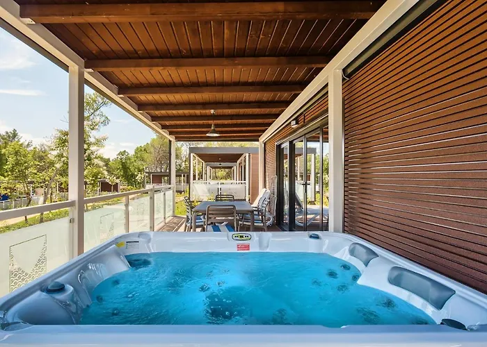 Premium Homes Santa Marina, Lanterna