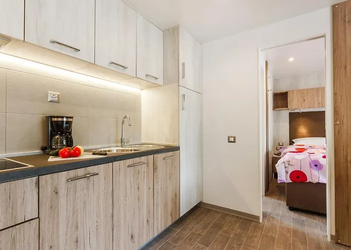 Premium Homes Santa Marina, Lanterna