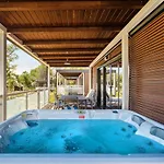 Premium Homes Santa Marina, Lanterna