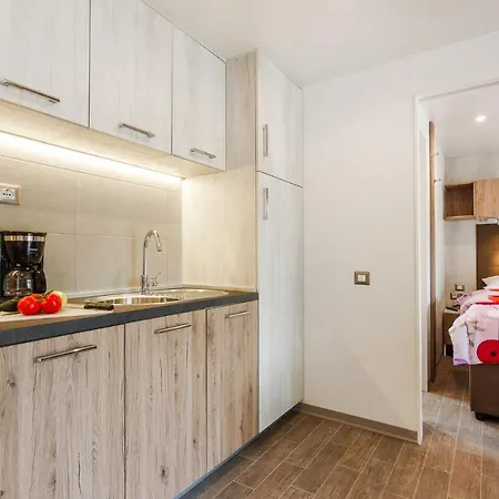 Premium Homes Santa Marina, Lanterna